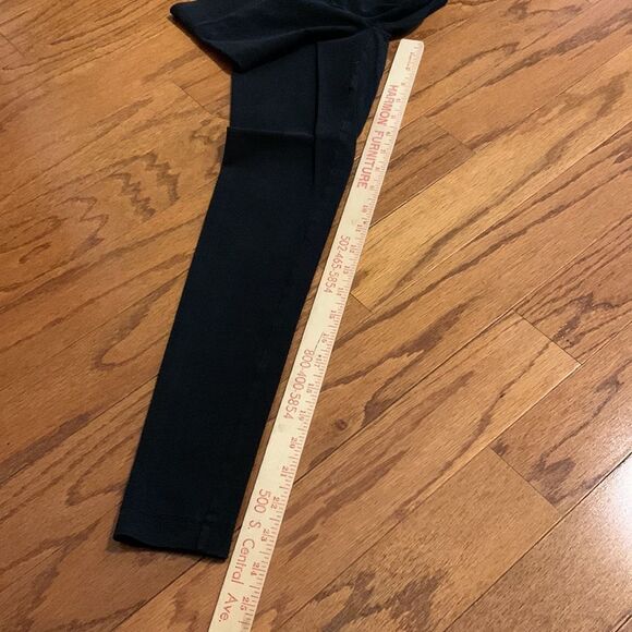 Lou & Grey Size small black Capri leggings - Picture 3 of 5